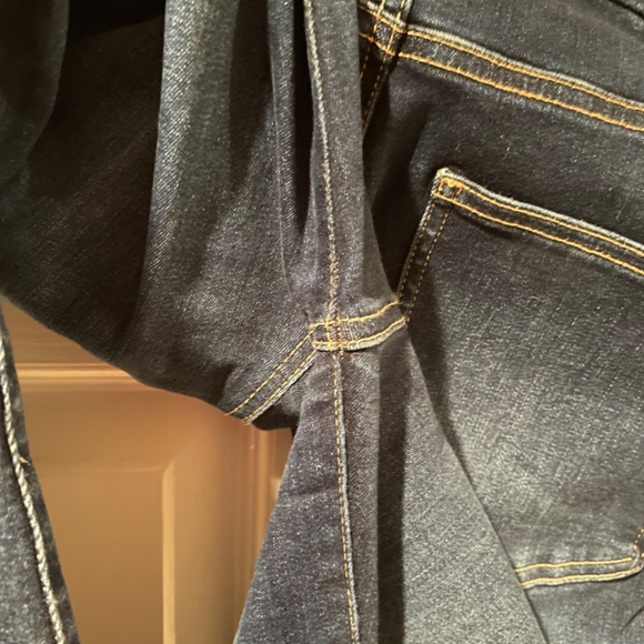 7 for all Mankind Ultra High Rise Tailorless Bootcut Jeans - Picture 11 of 16